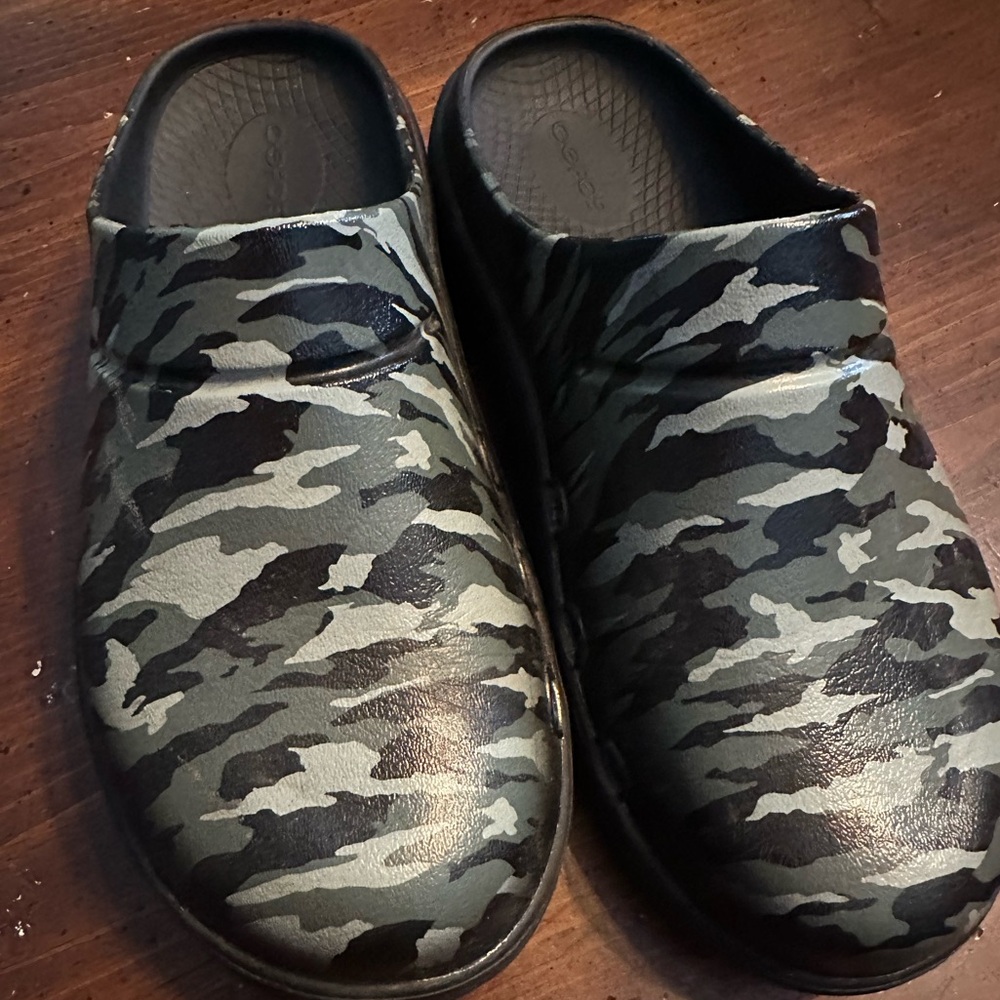 OOFOS Clogs Shoes OOCLOG Camo Recovery Sandal Mens-7 Wmns-9EU-40 Lmtd edit Grn